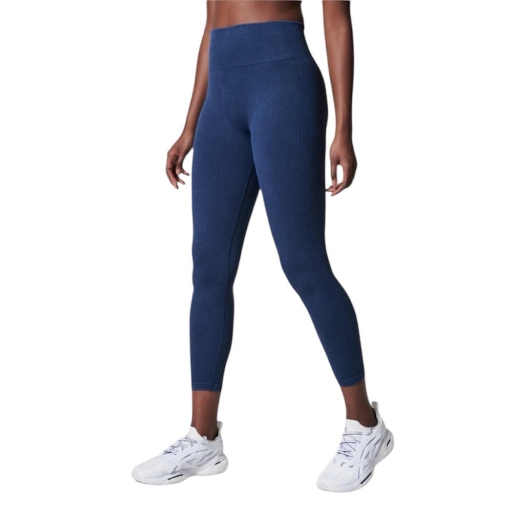 NWOT Spanx “look at me now” seamless soft leggings. Size XS. Inseam 24”.